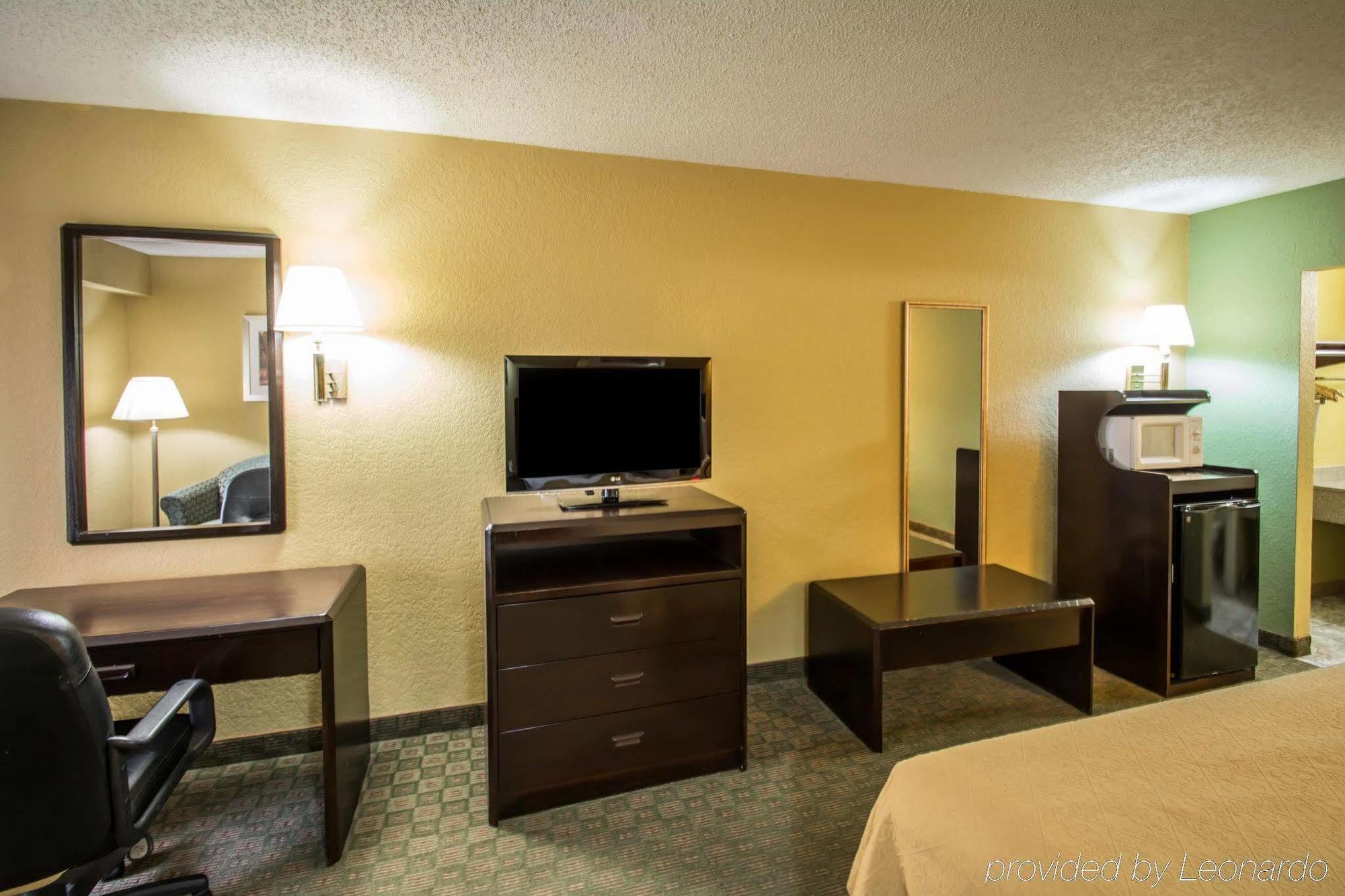 Quality Inn & Suites Orlando Airport Exterior foto